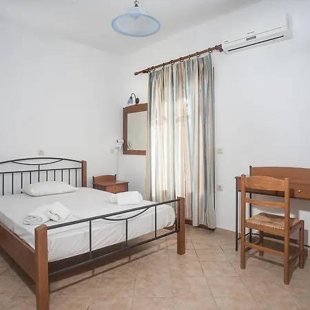 Amodari On The Pláka