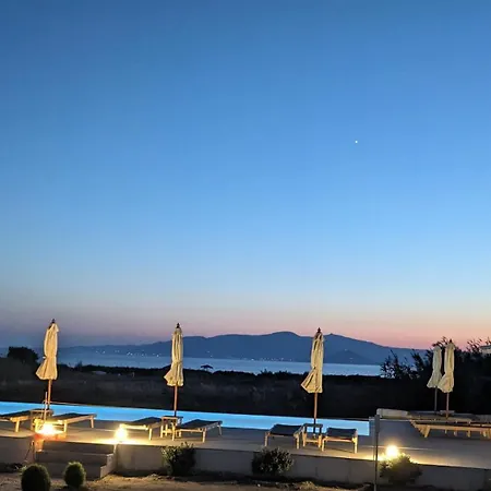 Amodari On The Pláka