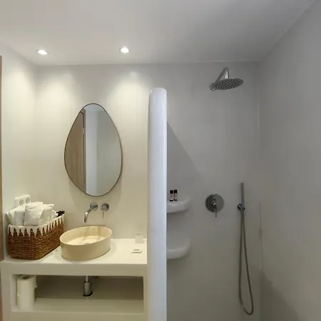 Amodari On The Pláka