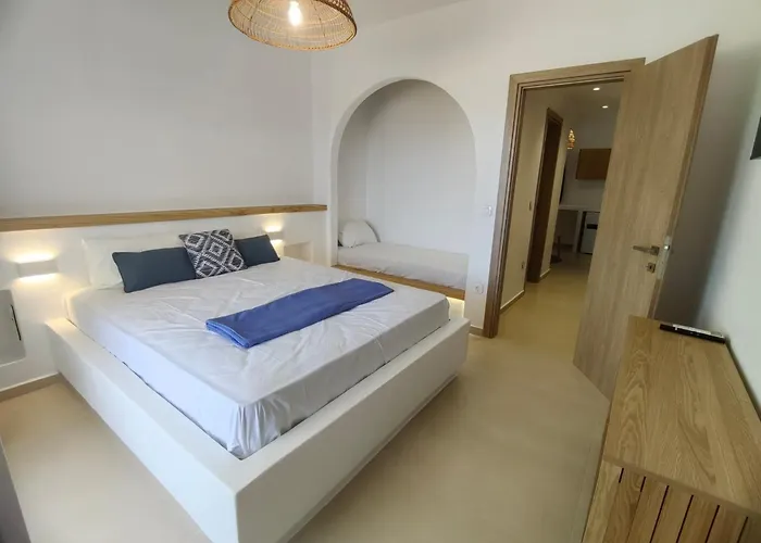 Amodari On The Pláka