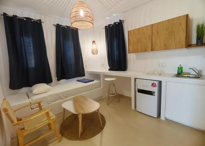 Amodari On The Couette-café